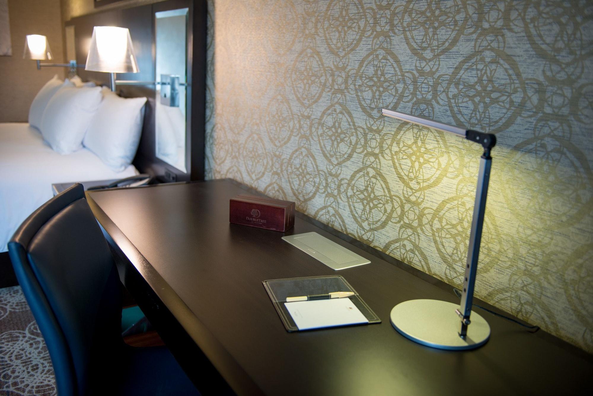 Hotel Doubletree By Hilton Binghamton Extérieur photo