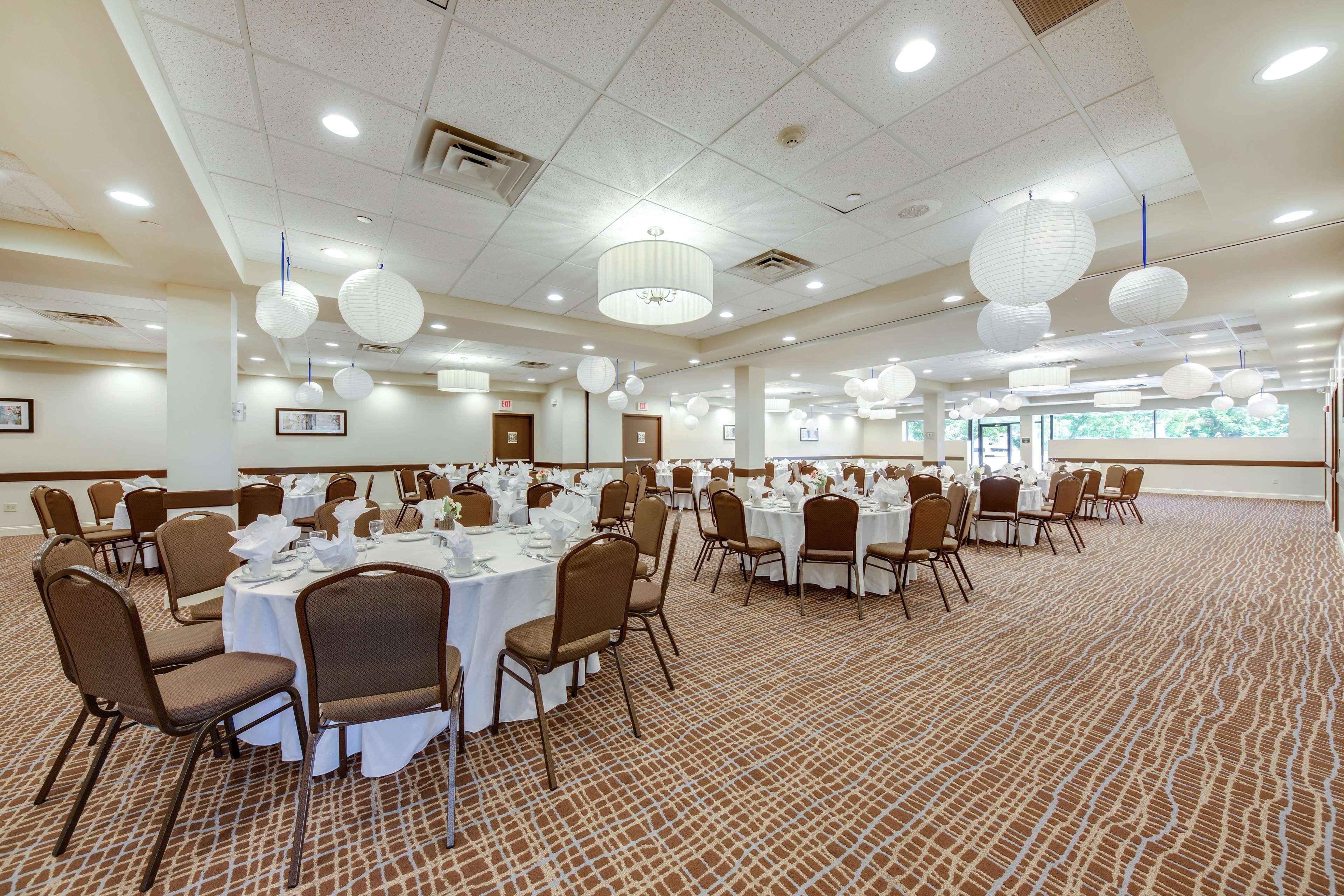 Hotel Doubletree By Hilton Binghamton Extérieur photo