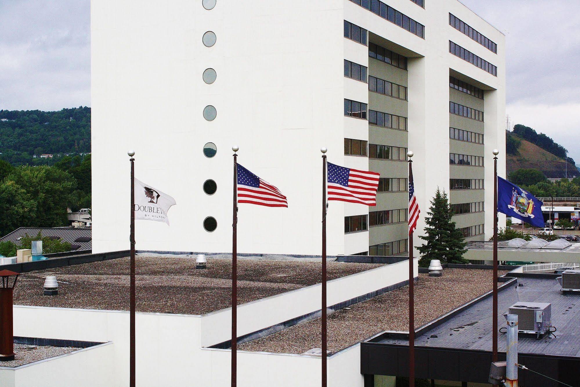 Hotel Doubletree By Hilton Binghamton Extérieur photo